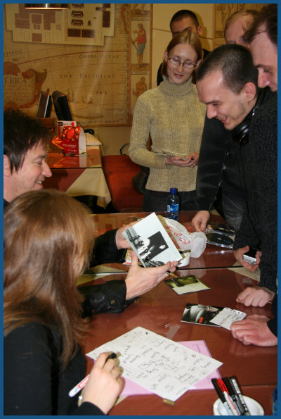 Alan Wilder / Recoil - Autograph session in Moscow (01.12.07, «Soyuz»)