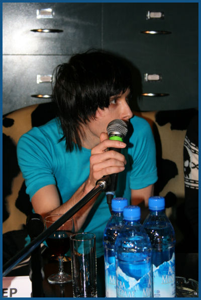I Am X - Press-conference in Moscow (24.03.06, «16 tons»)