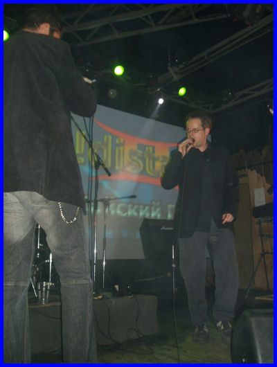 !distain