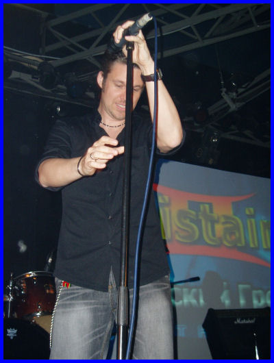 !distain