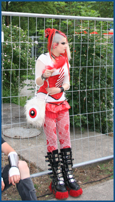 https://www.shout.ru/exclusives/wave_gotik_treffen_2007/people/wave_gotik_treffen_2007_people_48.jpg