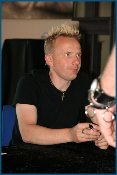 mesh - -  Wave Gotik Treffen 2008 (11.05.08, Cinestar)