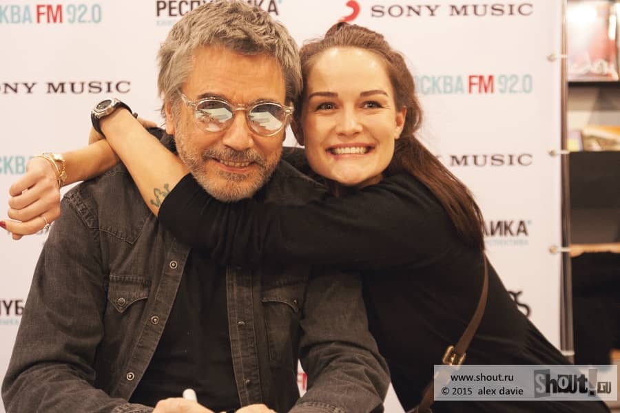 Jean-Michel Jarre - autograph-session at «Respublica» book store (26.11.2015 Moscow, Russia)