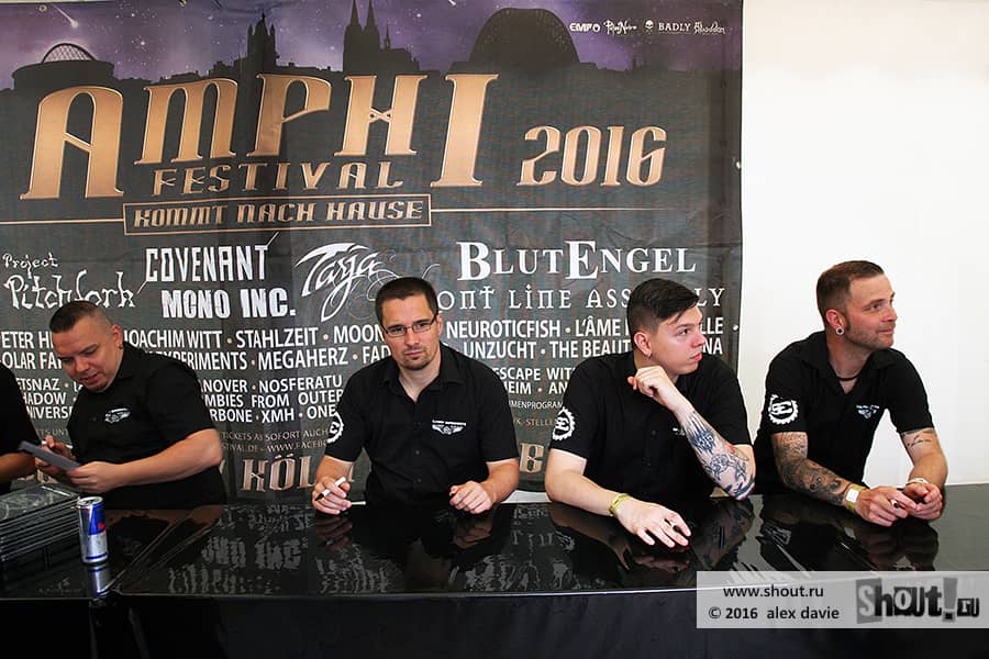 Solitary Experiments - Autograph-session at XII Amphi Festival 2016 (23.07.2016, Tanzbrunnen Köln, Cologne, Germany)