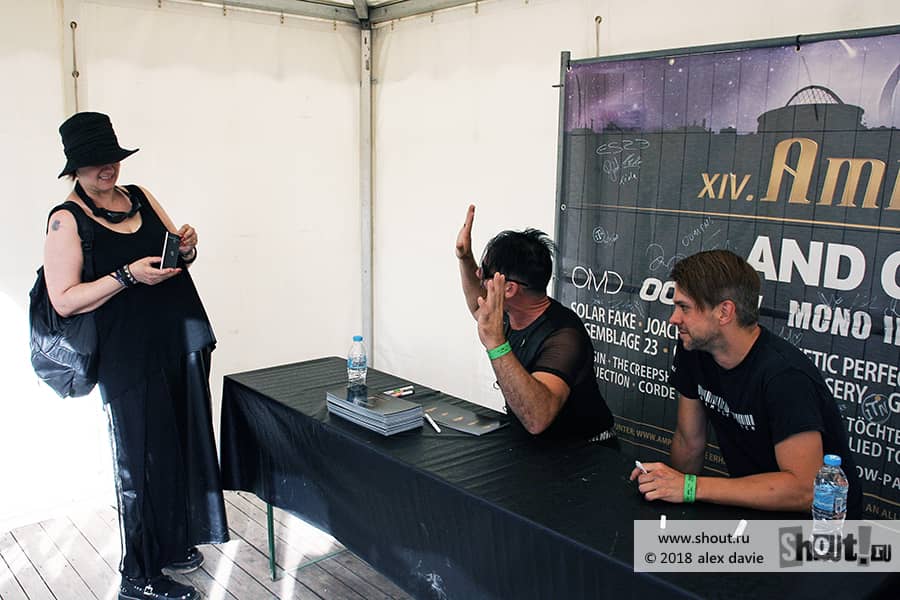 Heldmaschine - Autograph-session at XIV Amphi Festival 2018 (29.07.2018, Tanzbrunnen Köln, Cologne, Germany)