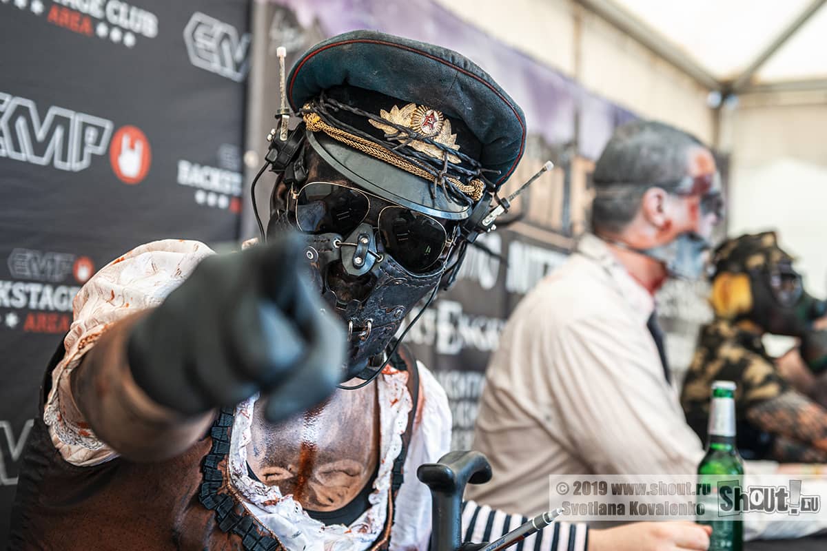 Photoreport: Ost+Front - Autograph-session at XV Amphi Festival 2019 (21.07.2019, Tanzbrunnen Köln, Cologne, Germany)