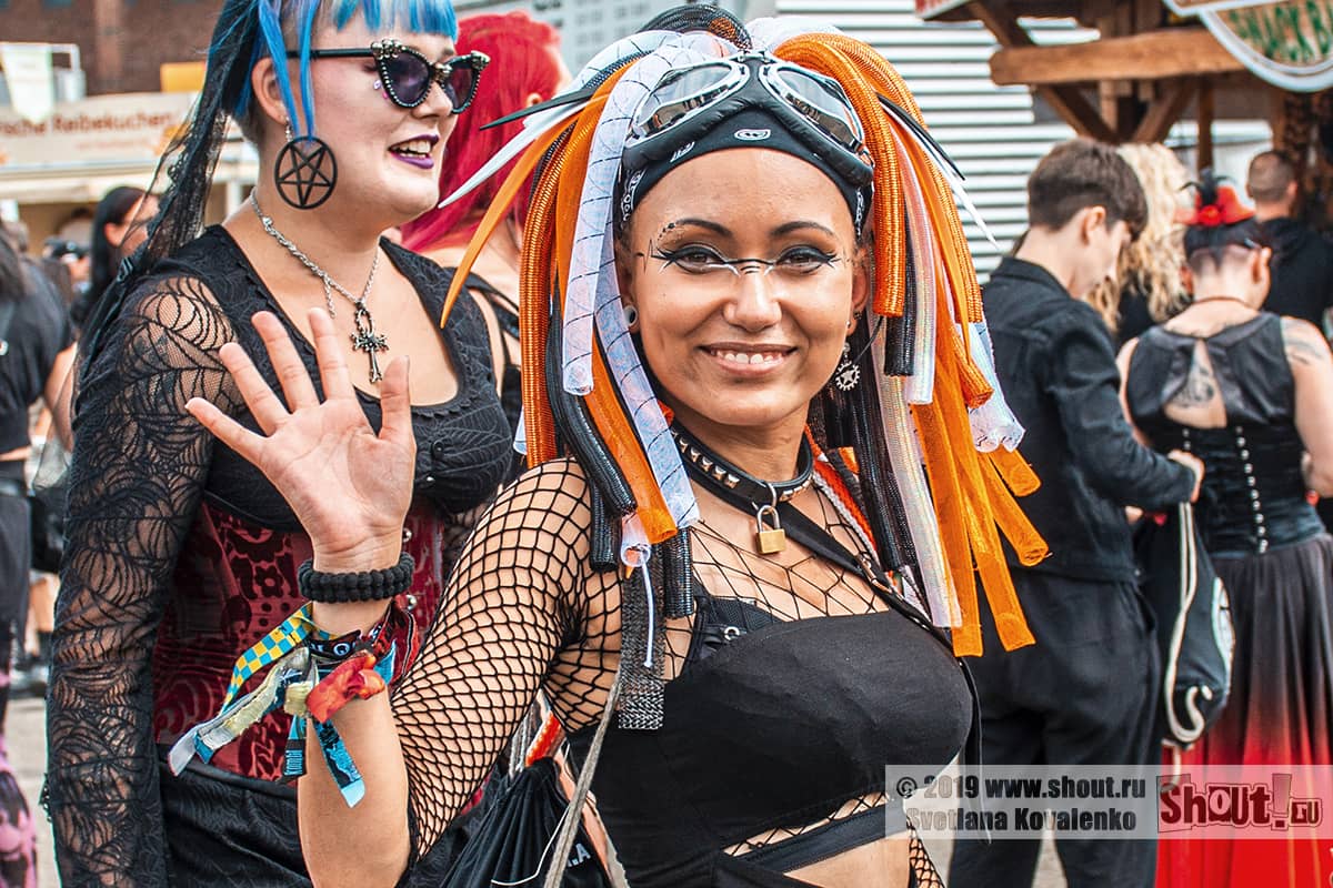 Фоторепортаж: Посетители на XV Amphi Festival 2019 (21.07.2019, Tanzbrunnen Köln, Кёльн, Германия)