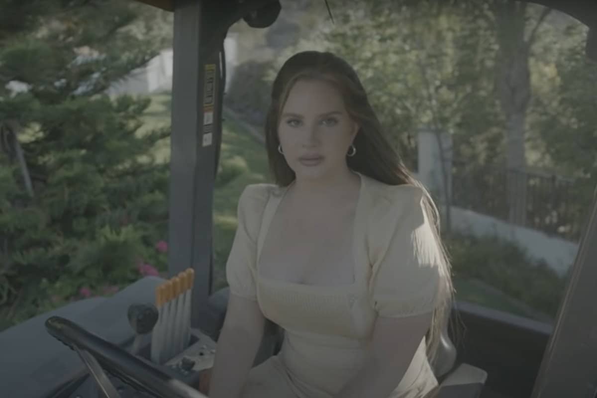 Lana Del Rey - «Blue Banisters» (Official Video)