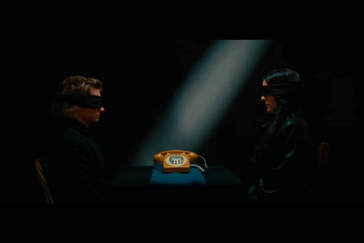 mesh - «Hey Stranger» (Официальное Видео)